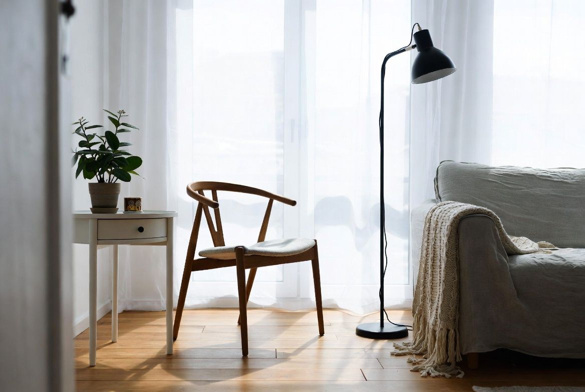 Lys bolig med harmonisk indretning